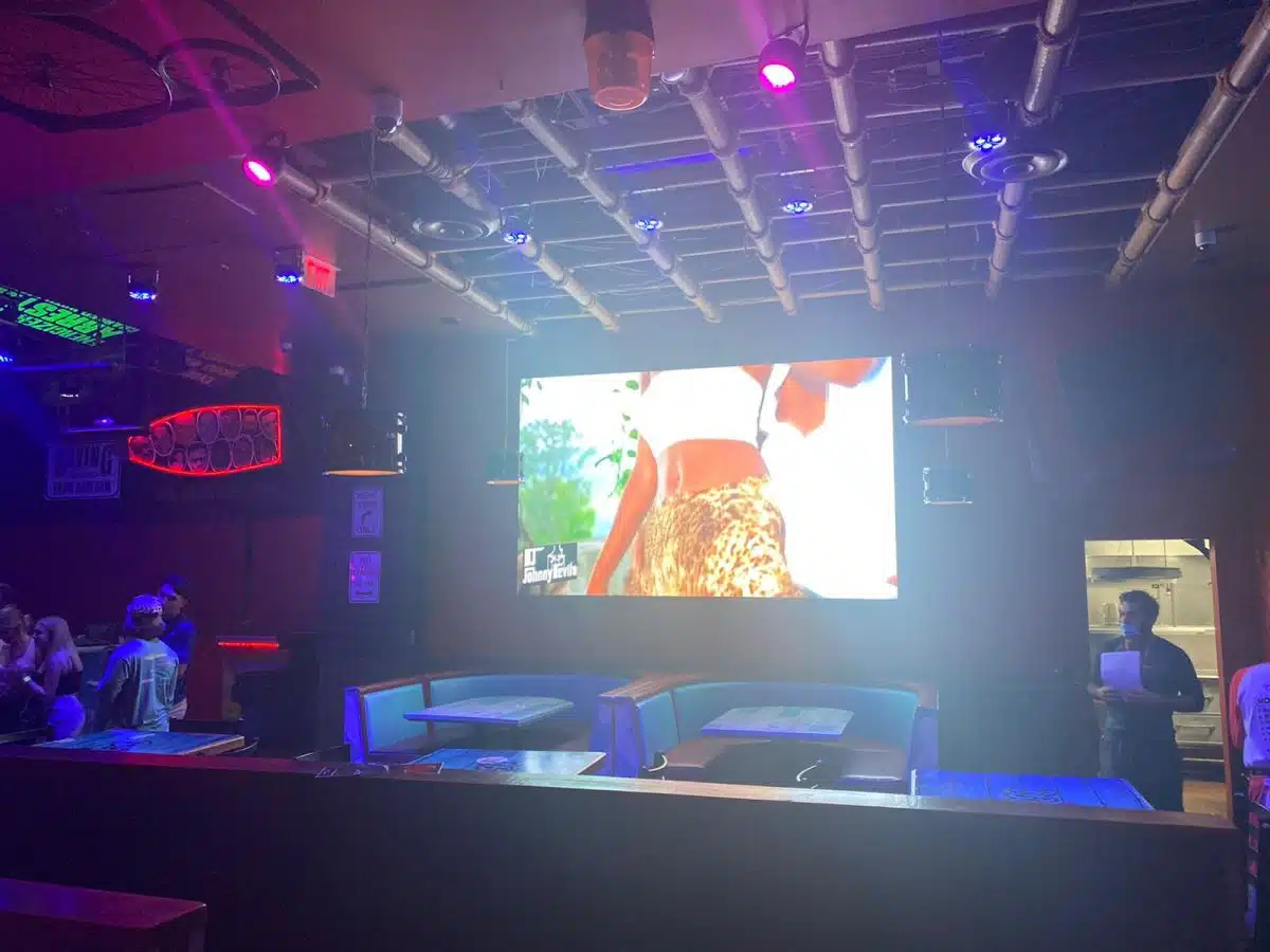 Big-led-screen-for-pub
